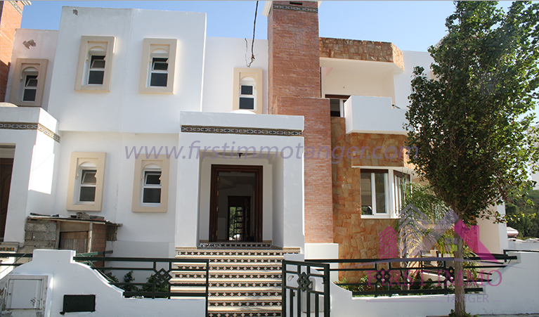 majestic empty villa with swimming pool for rent