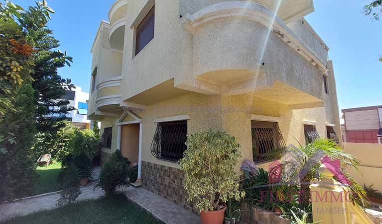 Villa spacieuse avec jardin pour Location 