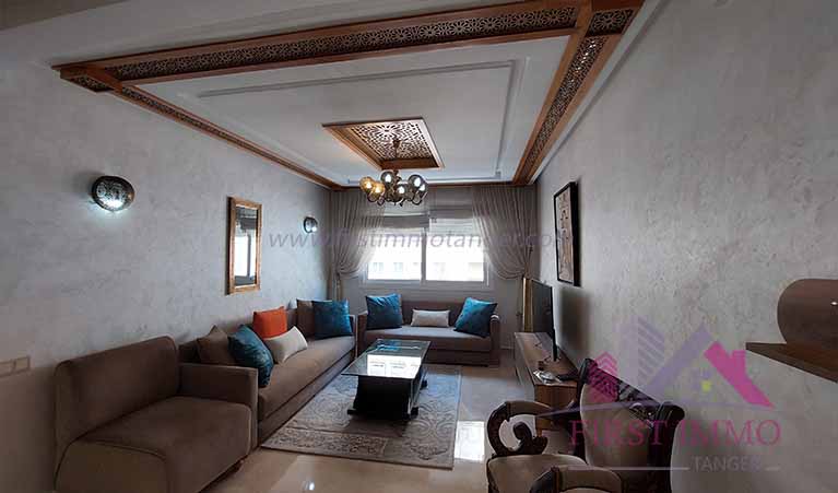 Appartement meublé avec vue sur la rue principale 